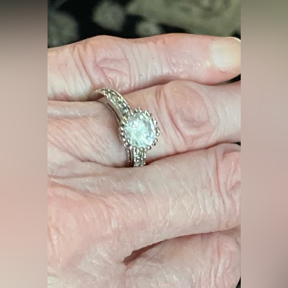 Vintage Avon 925 Sterling Silver Cubic Zirconia ring - Picture 4 of 6